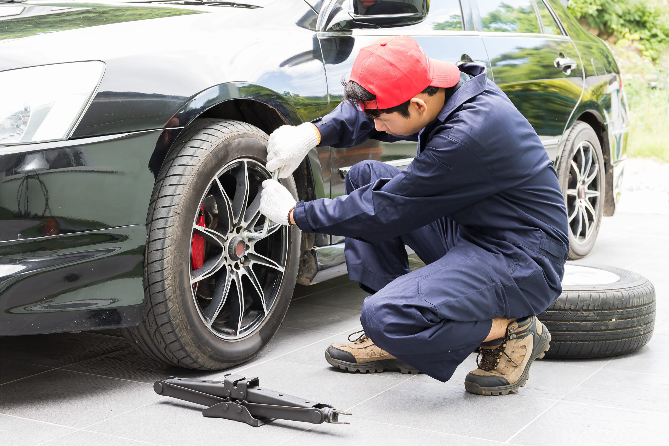 Mobile tyre repair Dubai service image